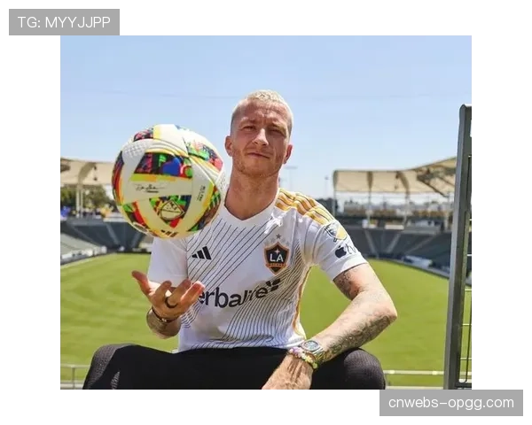 特写：告别战在即，罗伊斯赛后独自绕场向多特蒙德南看台致意